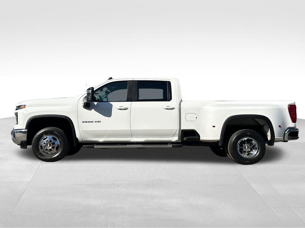 Used 2024 Chevrolet Silverado 3500 LT w/ Convenience Package image 2