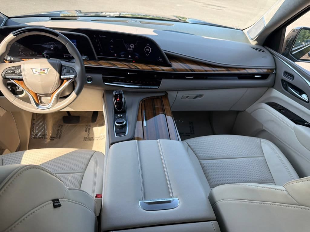Certified 2024 Cadillac Escalade ESV Sport Platinum w/ LPO, ONYX Package AWD/4WD image 13