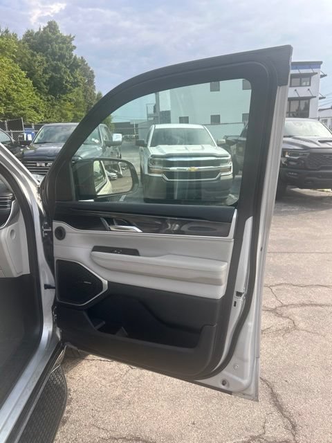 Used 2024 Jeep Wagoneer 4WD w/ Premium Group I image 22