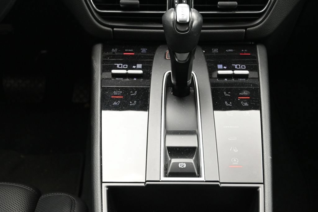 Certified 2023 Porsche Macan AWD/4WD image 22