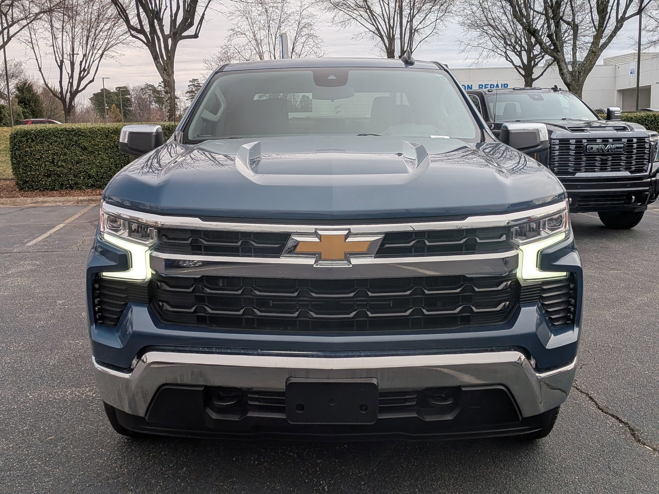 Used 2024 Chevrolet Silverado 1500 LT image 3