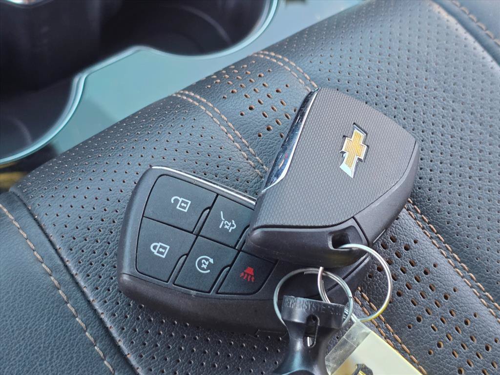 Used 2025 Chevrolet Suburban High Country AWD/4WD image 24