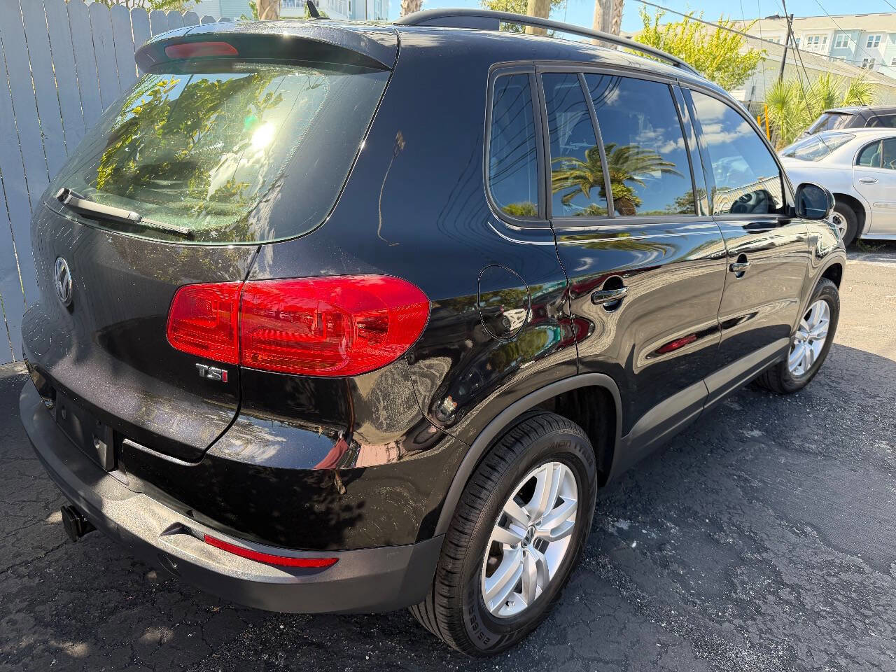 Used 2016 Volkswagen Tiguan S image 3