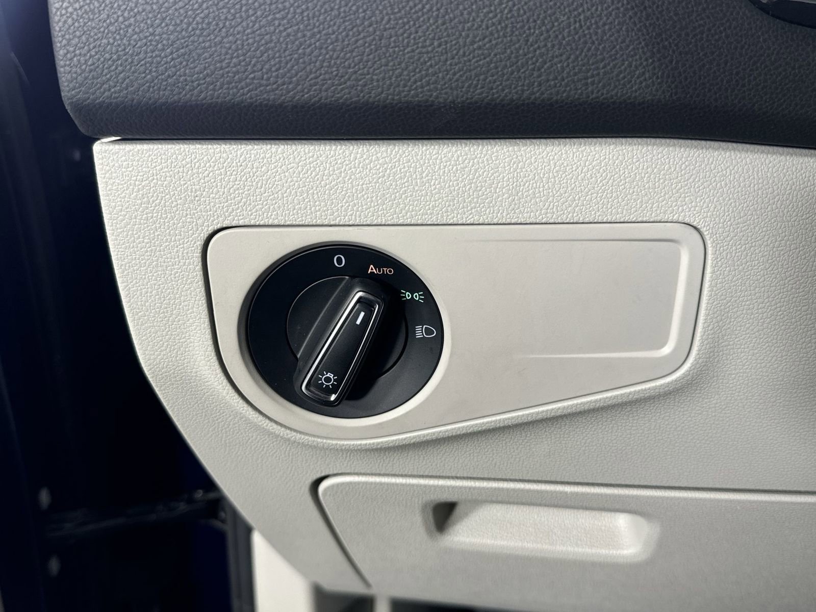 Used 2022 Volkswagen Tiguan SE image 15