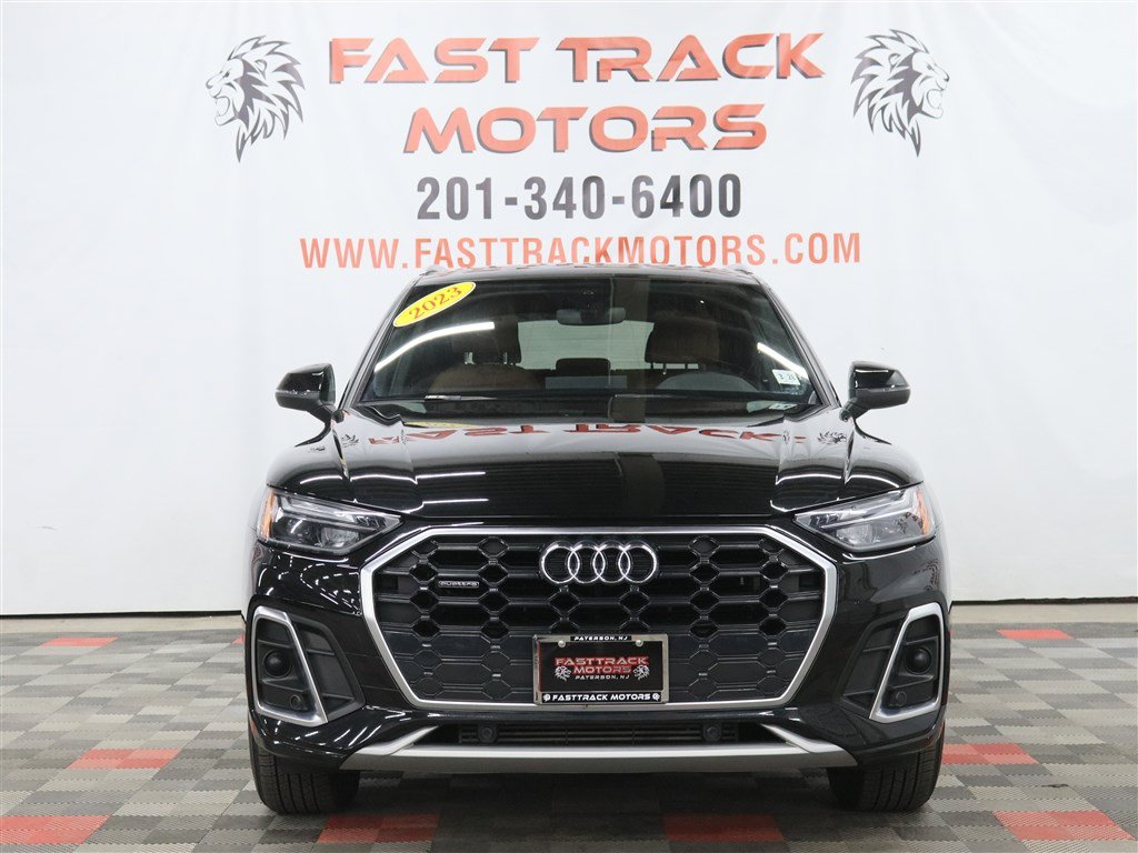 Used 2023 Audi Q5 2.0T Premium w/ Convenience Package AWD/4WD image 2