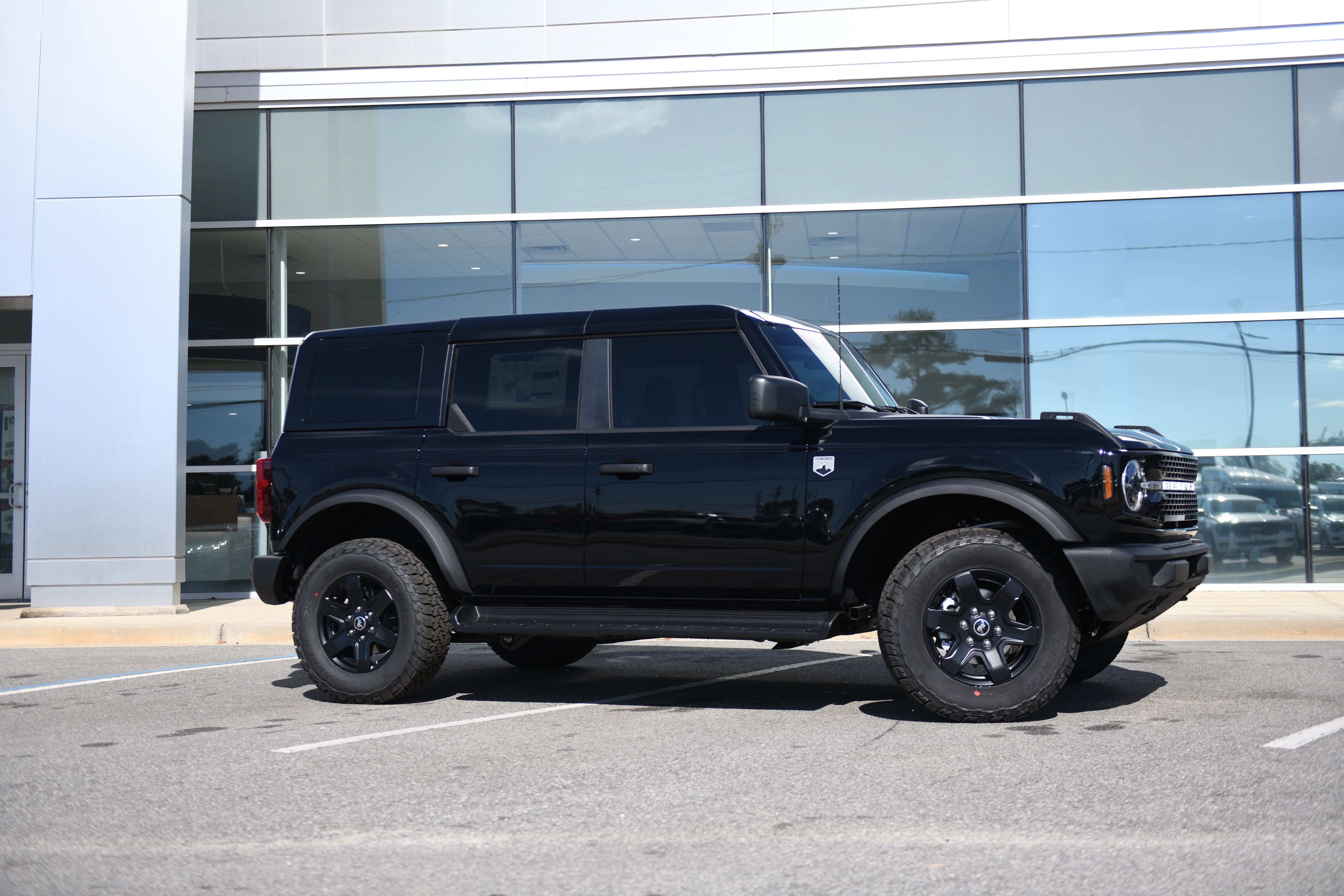 New 2025 Ford Bronco Big Bend image 2