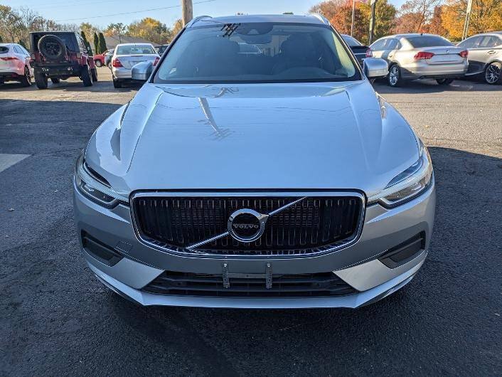Used 2018 Volvo XC60 T5 Momentum w/ Vision Package AWD/4WD image 8