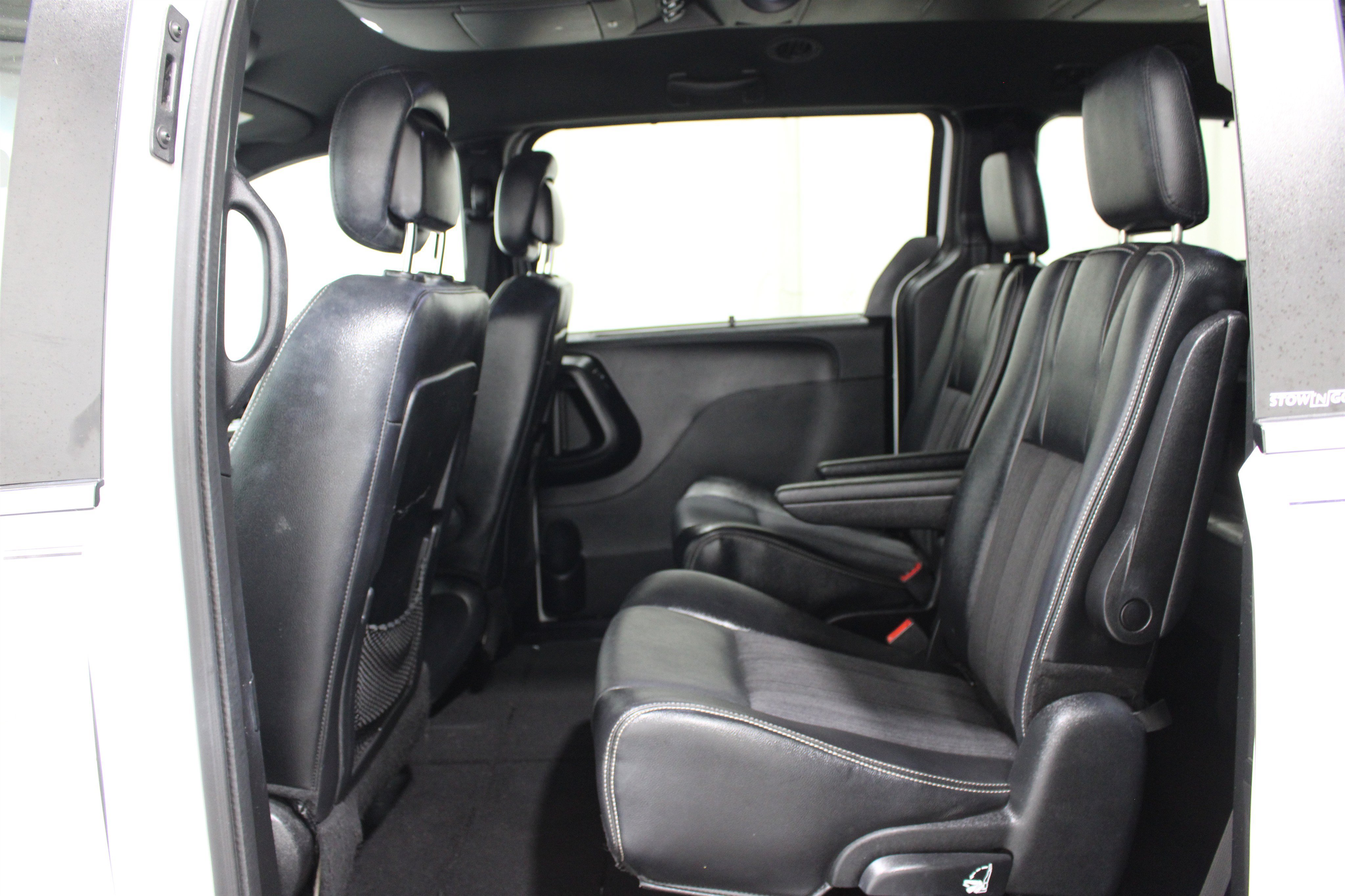 Used 2014 Chrysler Town & Country S FWD image 20