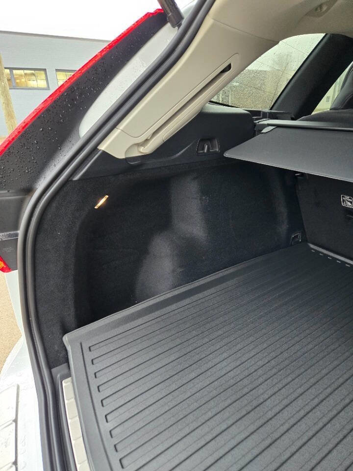 Used 2023 Volvo XC60 B5 Core image 15