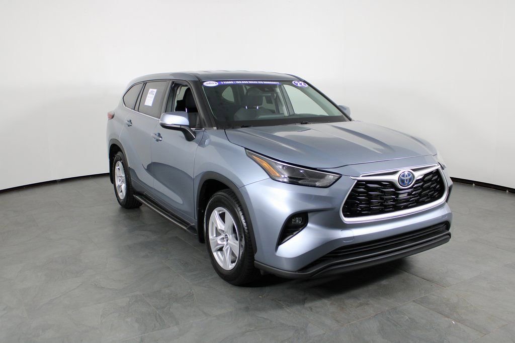 Used 2022 Toyota Highlander LE image 11