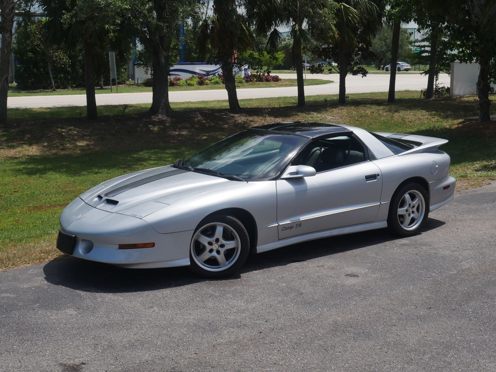 Used 1997 Pontiac Firebird Trans Am RWD image 12