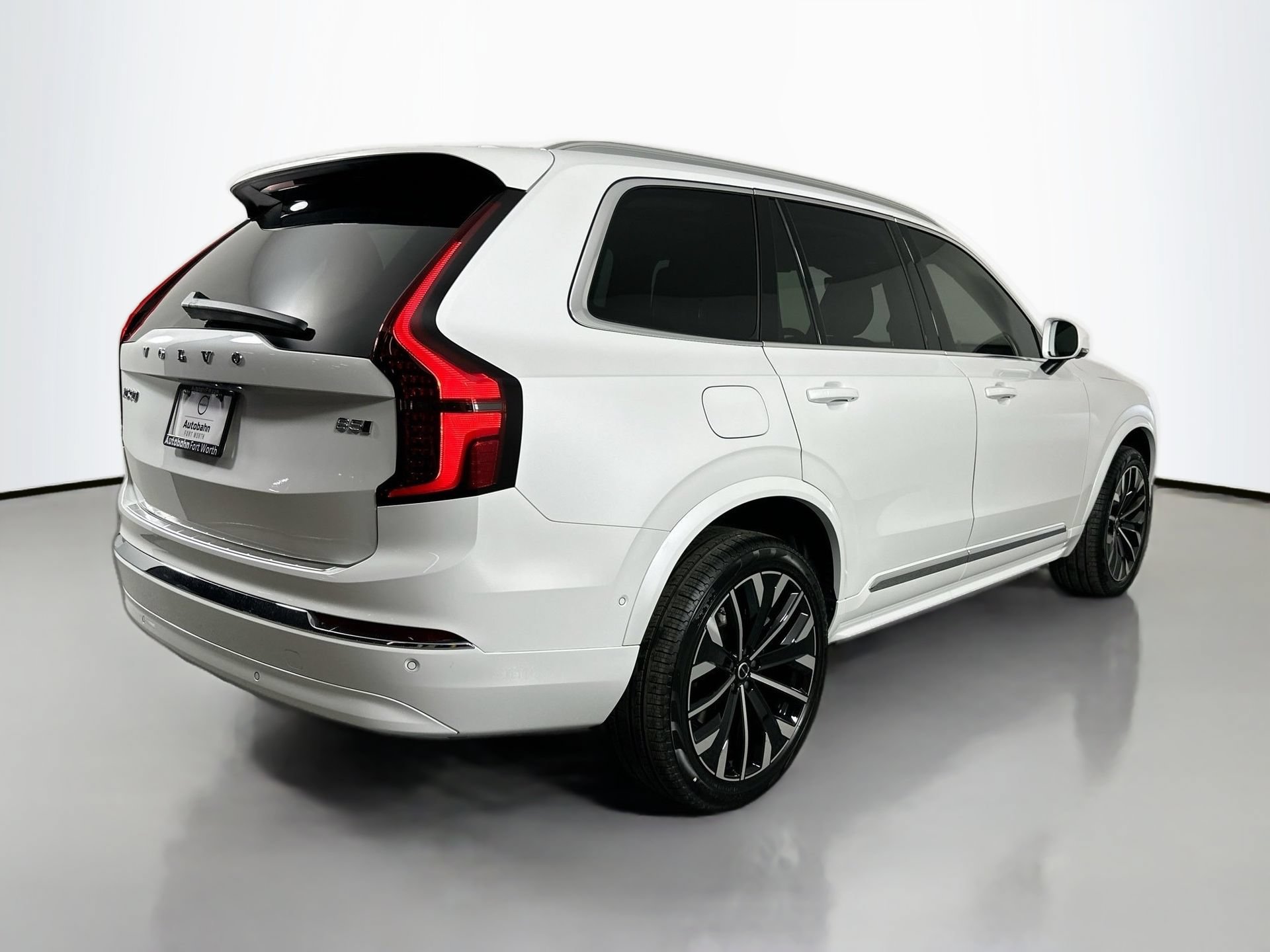 New 2026 Volvo XC90 B5 Plus w/ Protection Package Premier AWD/4WD image 6