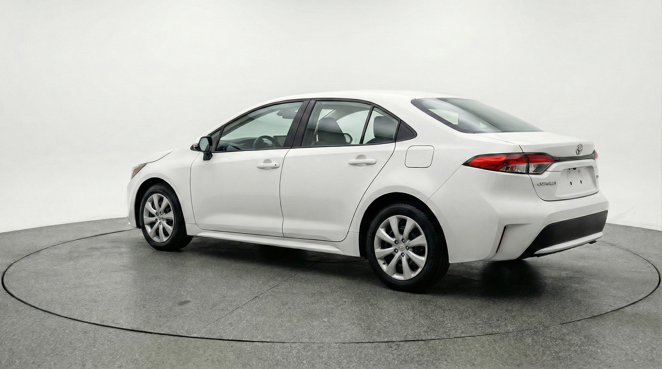 Used 2025 Toyota Corolla LE image 6