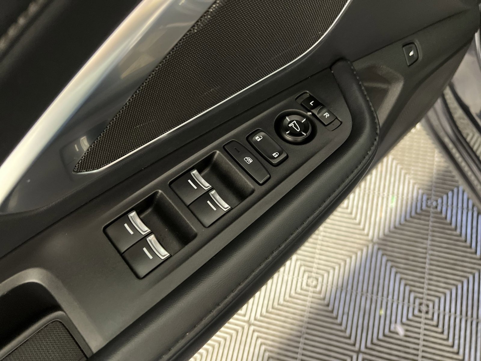 Used 2020 Acura RDX AWD image 12