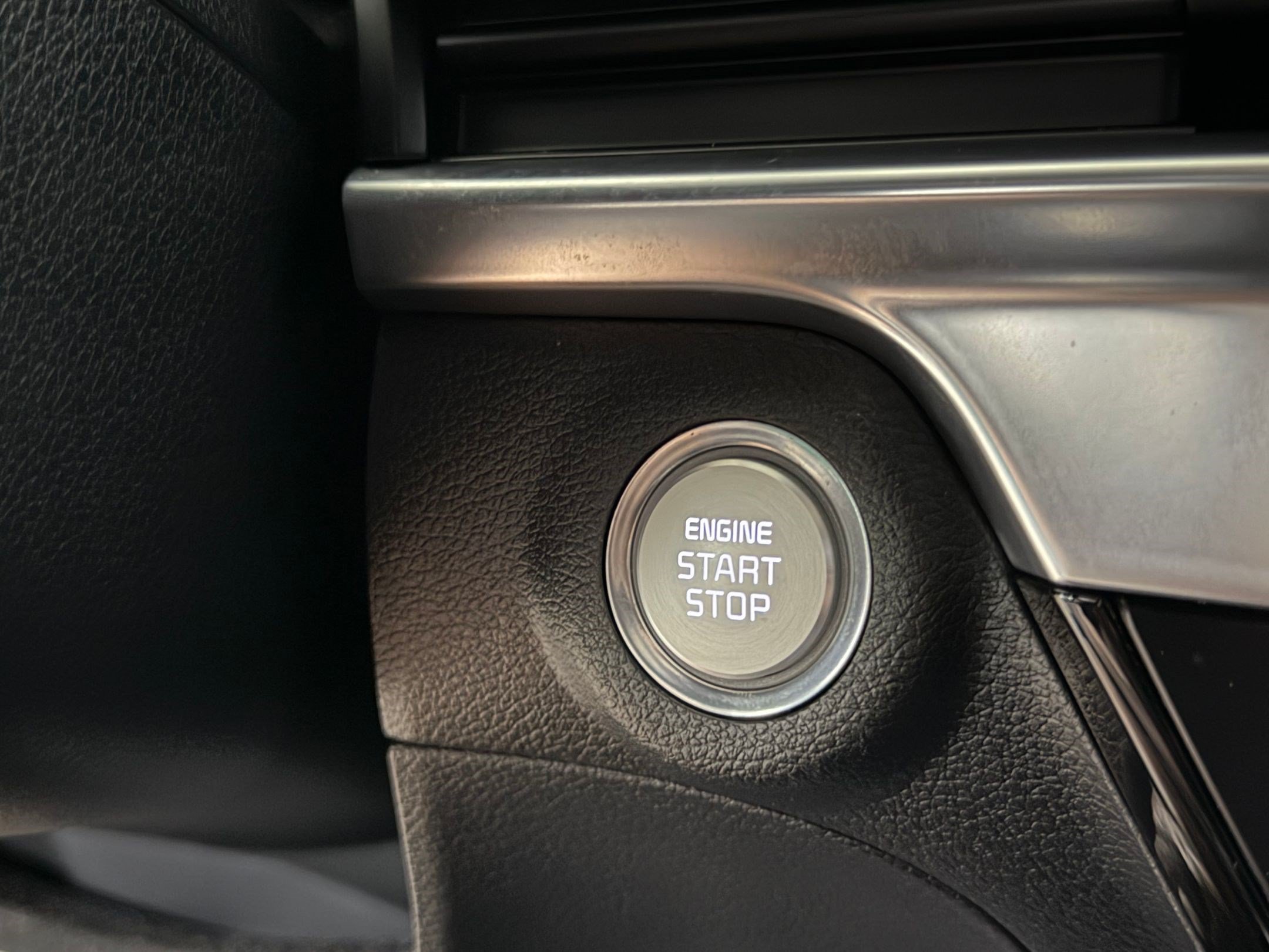Used 2024 Kia Telluride SX w/ Towing Package FWD image 14