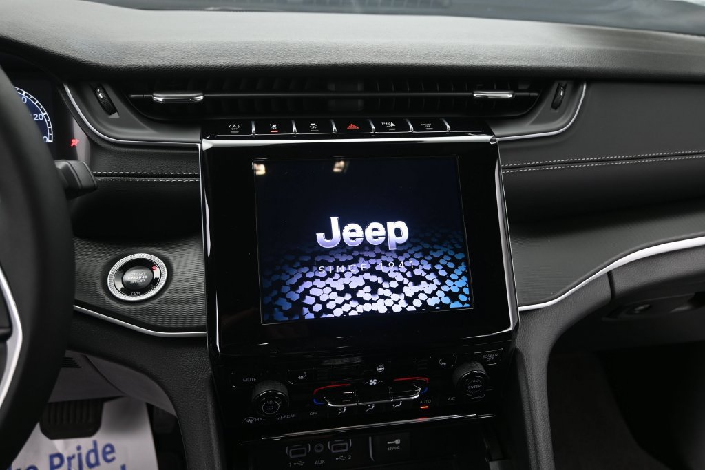 Used 2025 Jeep Grand Cherokee L Laredo w/ Luxury Tech Group I AWD/4WD image 27