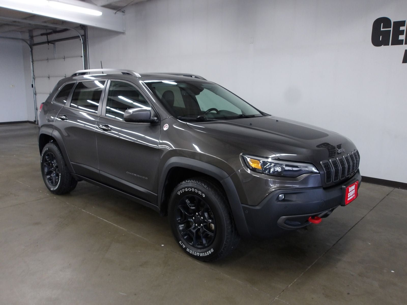 Used 2020 Jeep Cherokee Trailhawk AWD/4WD image 4