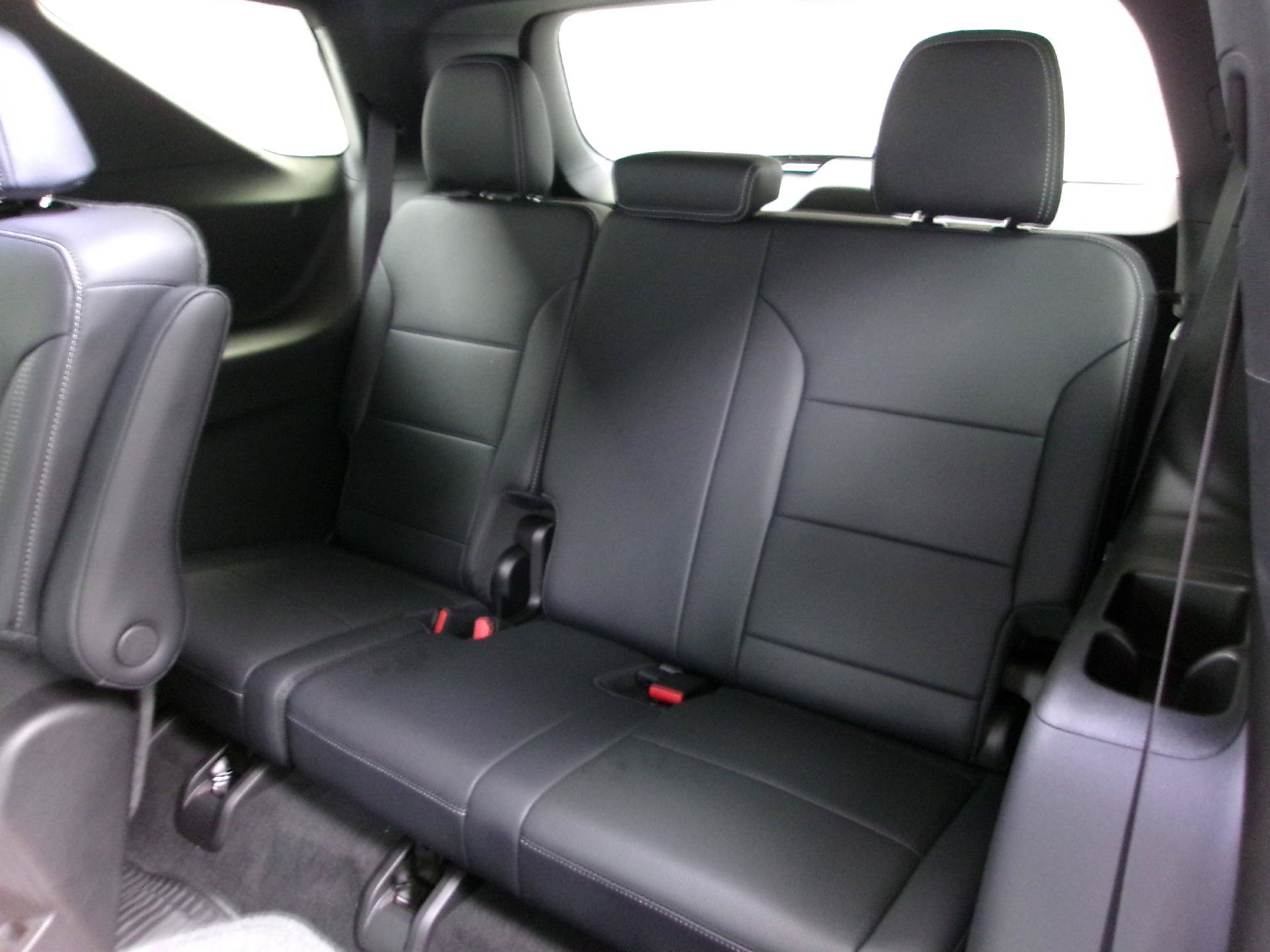 New 2027 Chevrolet Traverse LT w/ Driver Confidence Package FWD image 11