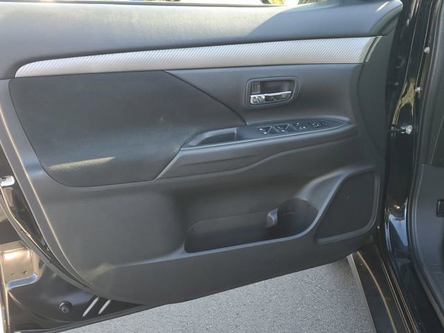 Used 2016 Mitsubishi Outlander FWD image 16