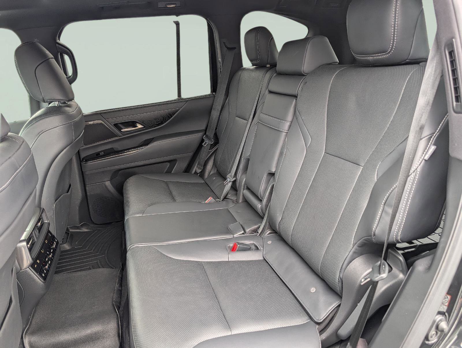 Used 2024 Lexus LX 600 4WD w/ Appearance Package image 17
