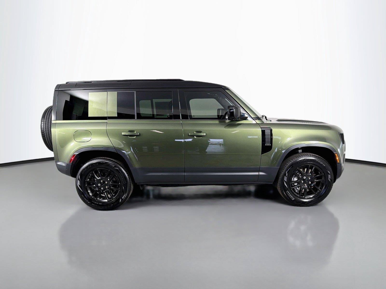 New 2026 Land Rover Defender 110 S AWD/4WD image 4