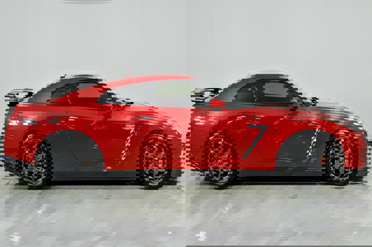 Used 2015 Nissan GT-R Black Edition image 14