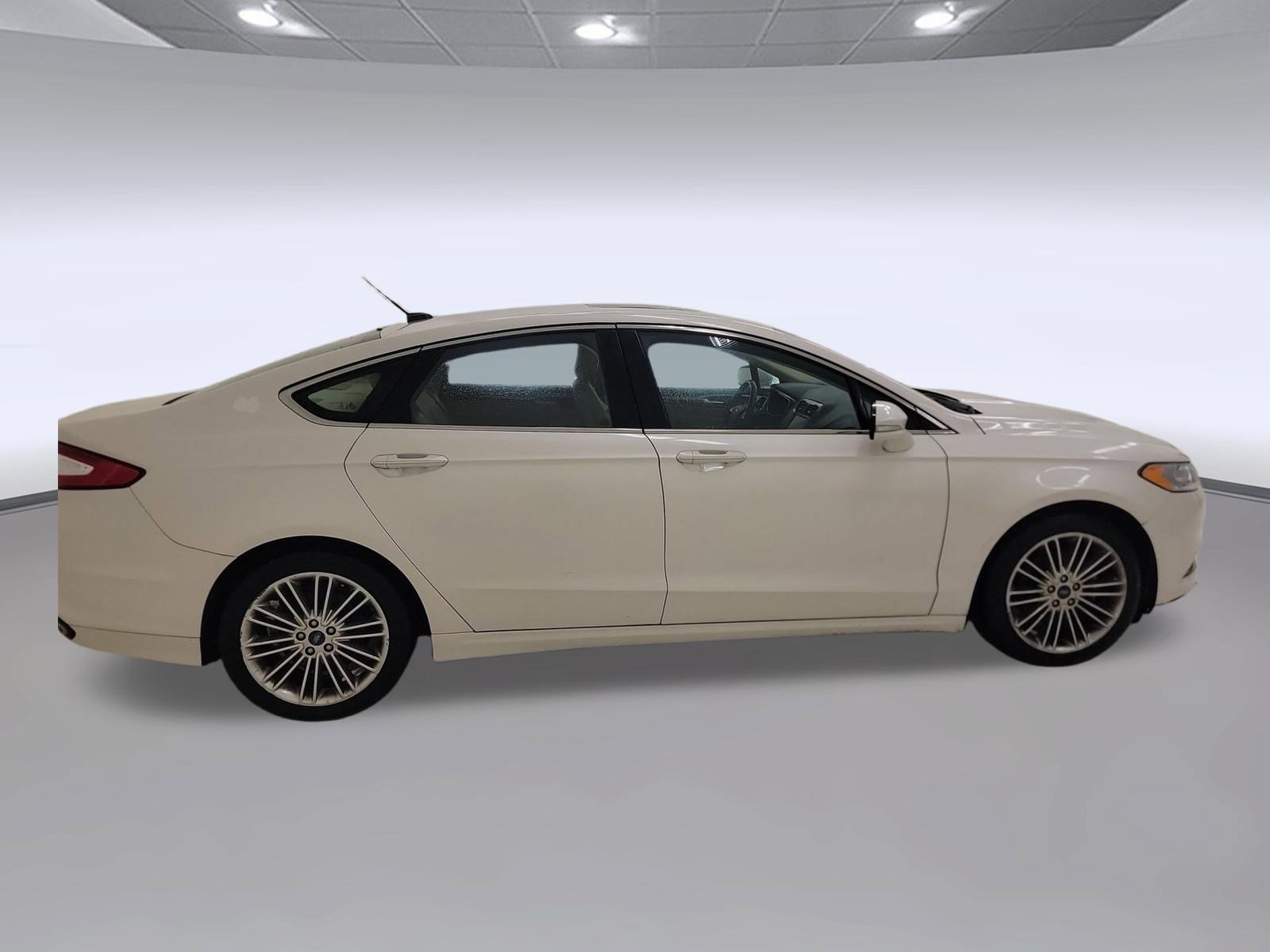 Used 2016 Ford Fusion SE w/ Equipment Group 202A FWD image 6