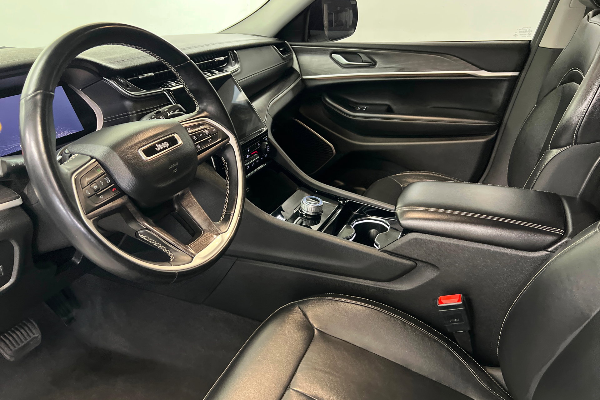 Used 2022 Jeep Grand Cherokee Limited AWD/4WD image 16
