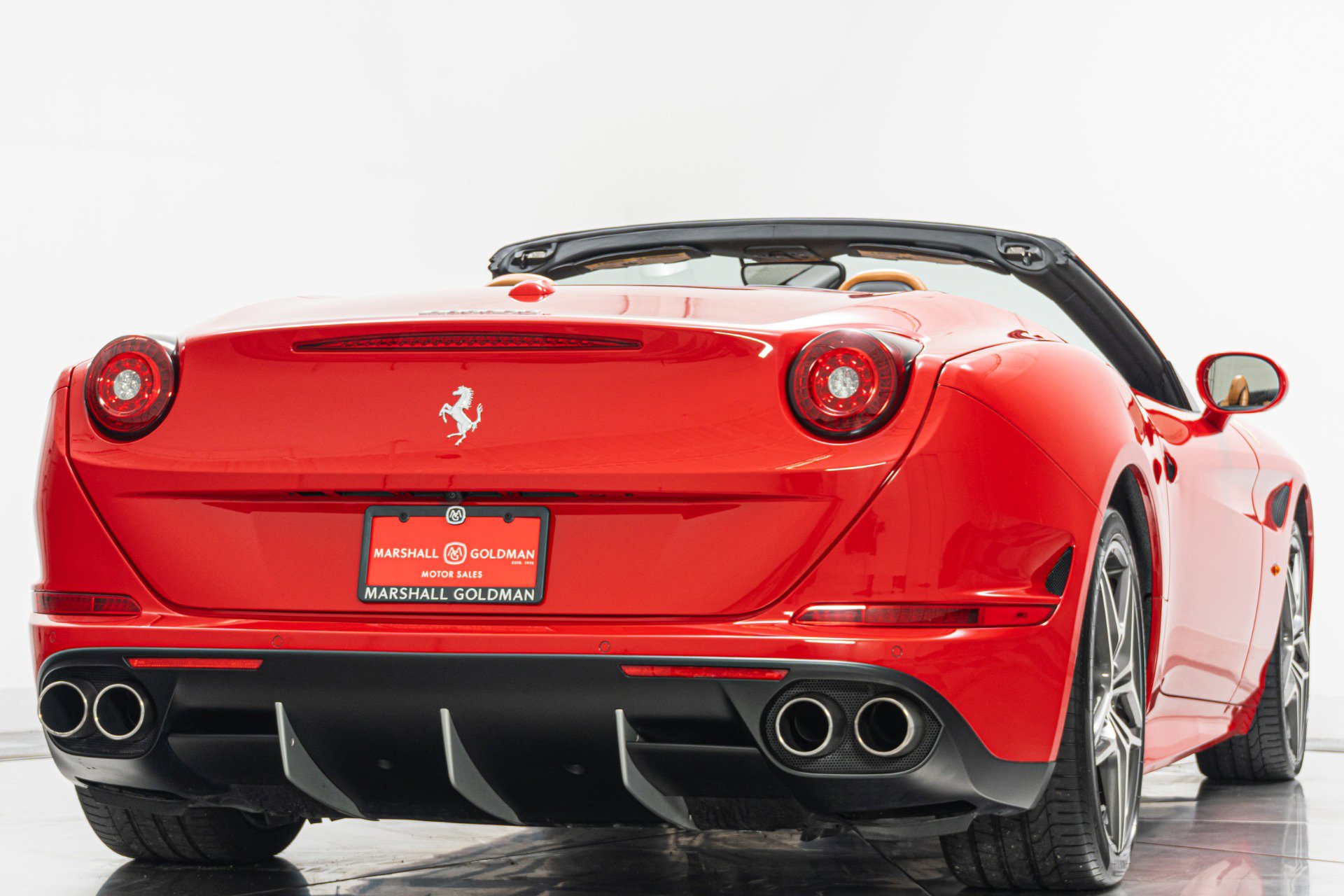 Used 2016 Ferrari California T image 9