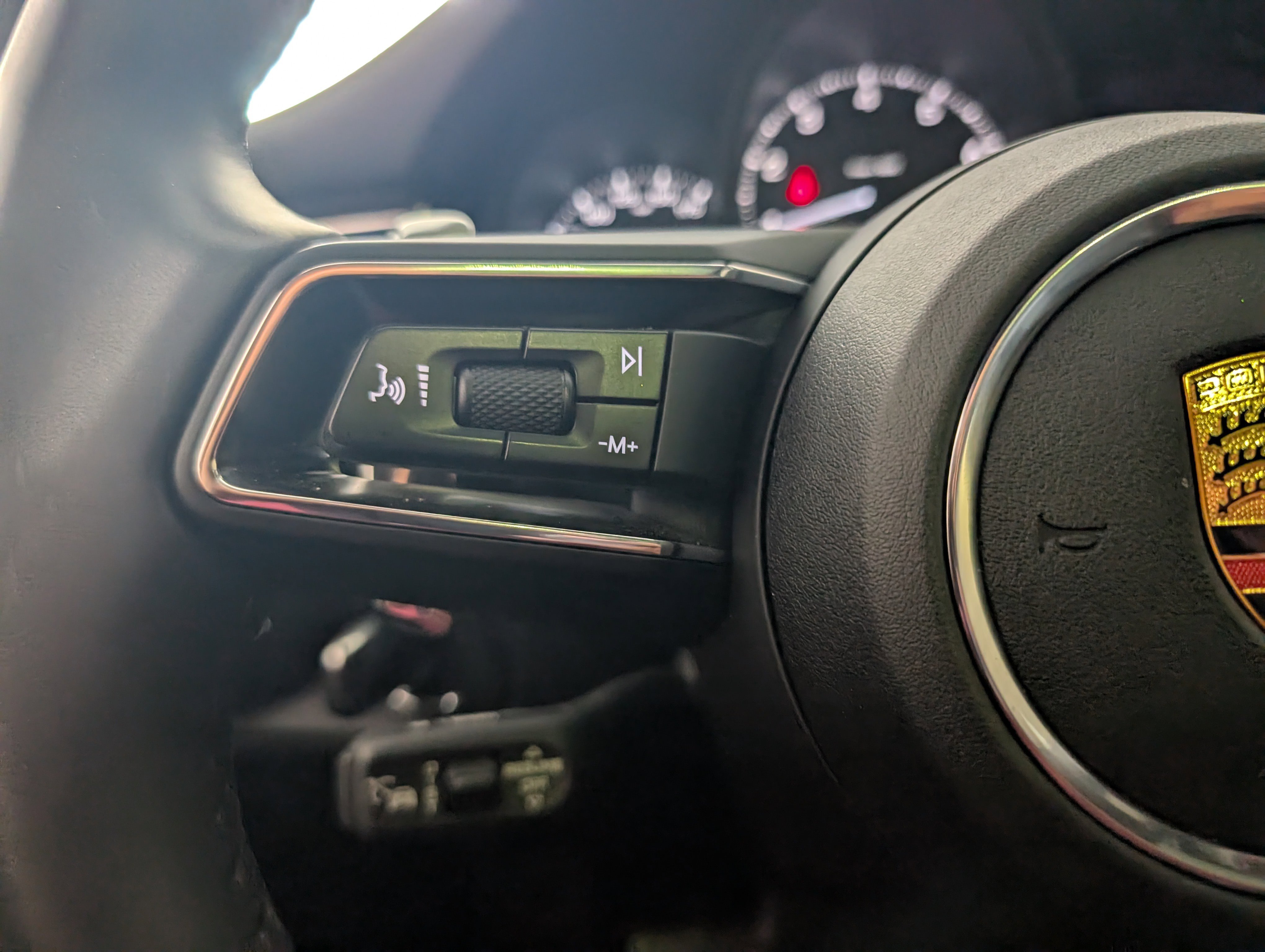 Used 2025 Porsche Macan image 33