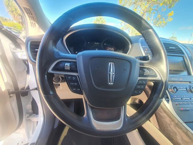 Used 2019 Lincoln Nautilus Select image 17