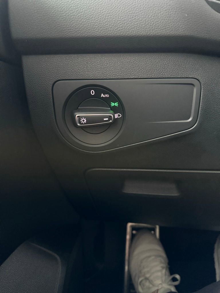 Used 2022 Volkswagen Tiguan SE R-Line image 27