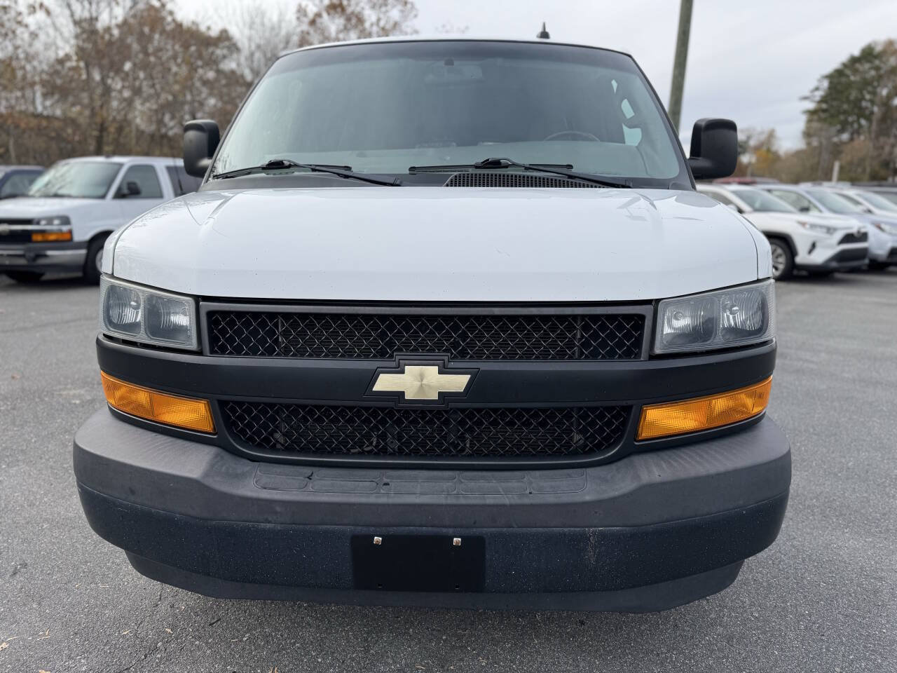 Used 2019 Chevrolet Express 3500 LS RWD image 3