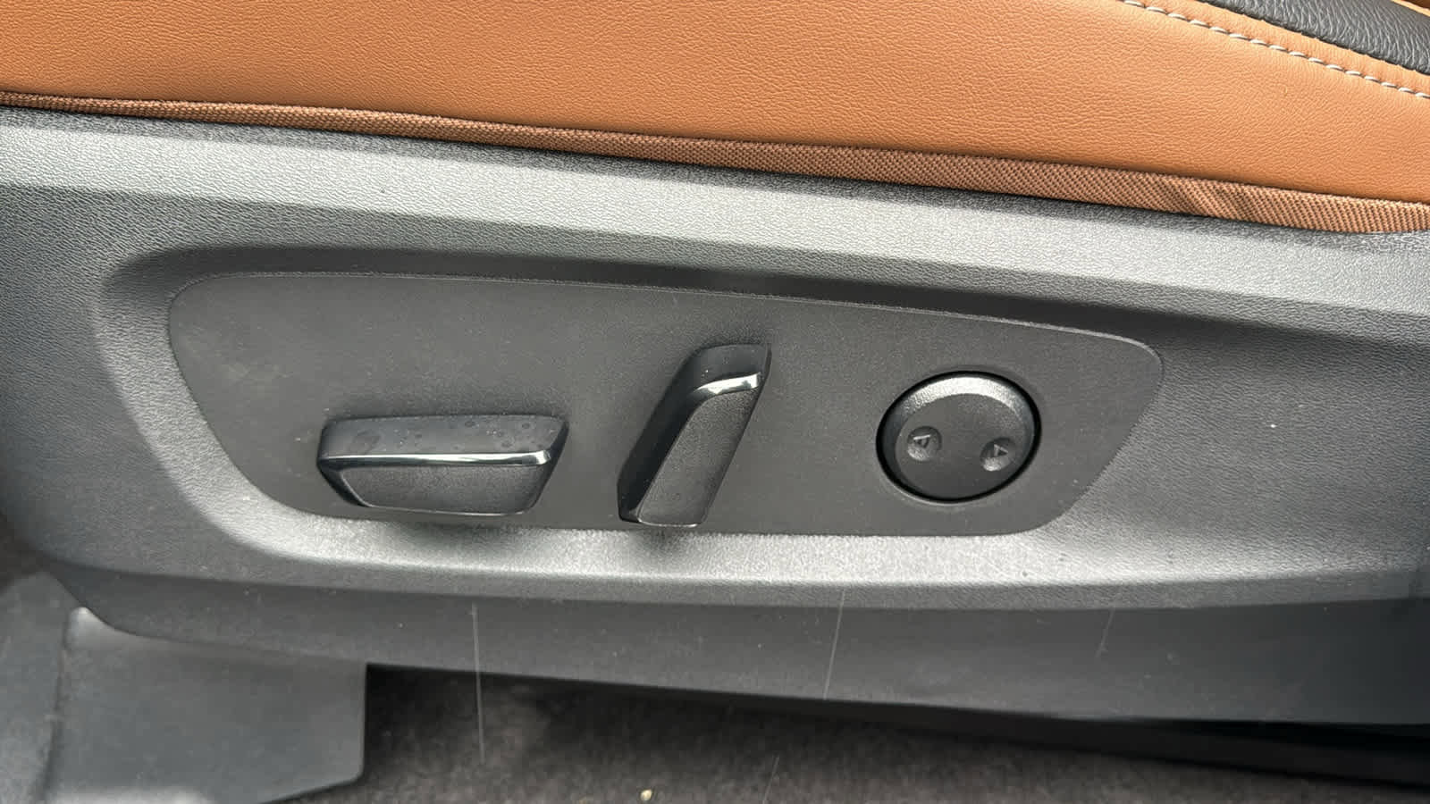 New 2025 Nissan Pathfinder Platinum w/ Cargo Package image 16