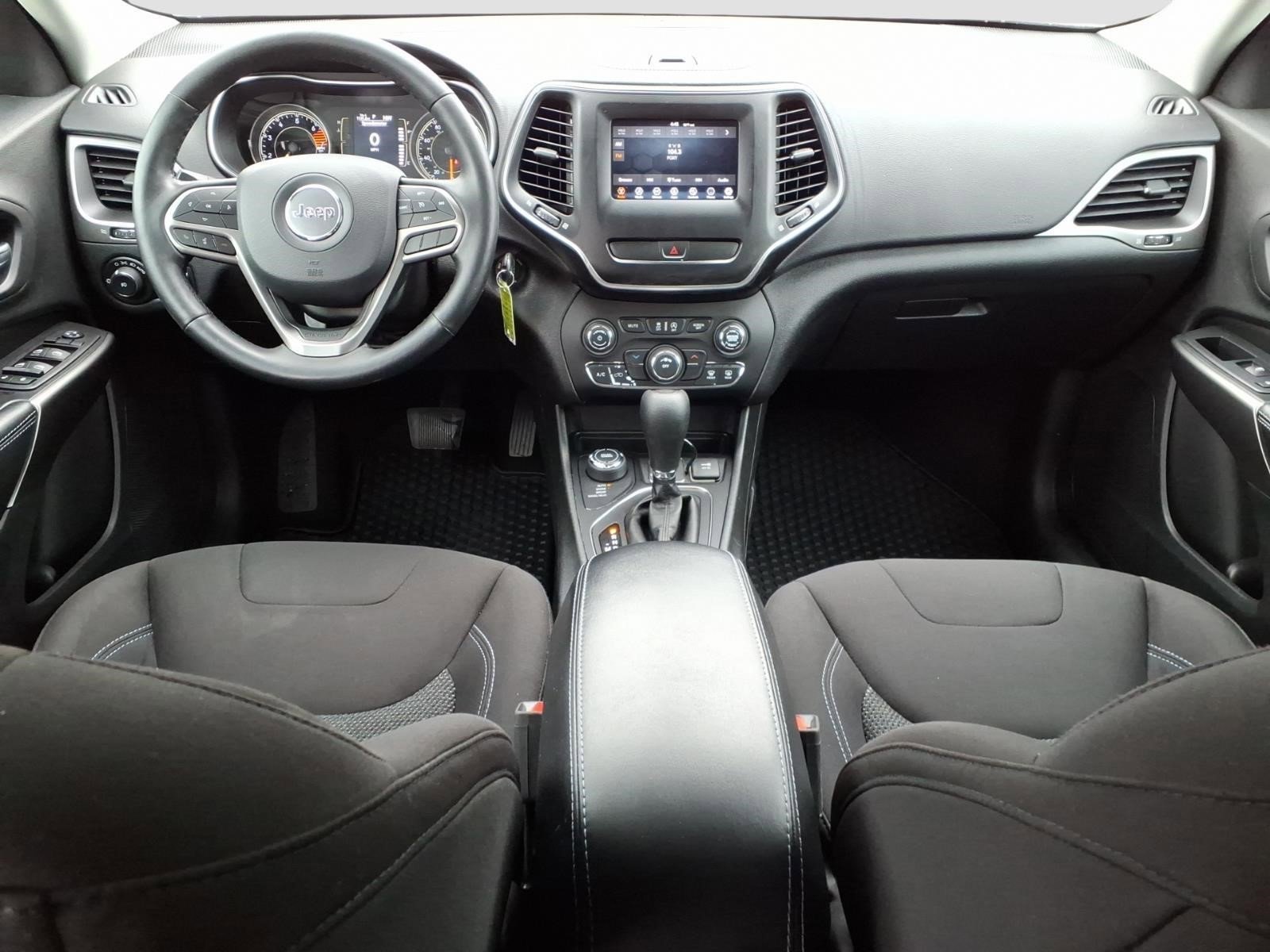 Used 2019 Jeep Cherokee Latitude w/ Cold Weather Group AWD/4WD image 12