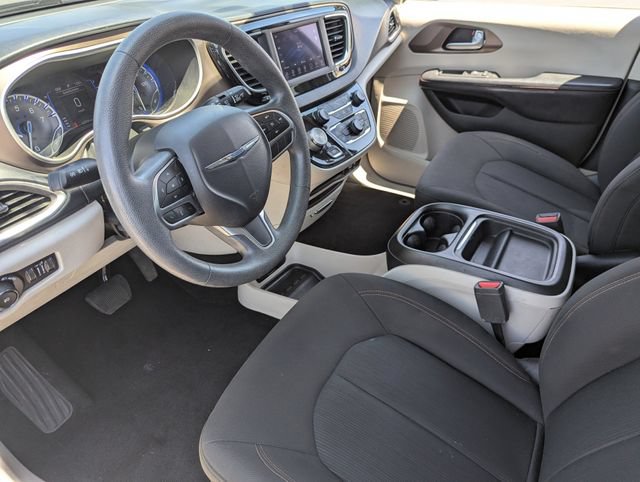 Used 2018 Chrysler Pacifica Touring Plus w/ Tire & Wheel Group FWD image 17