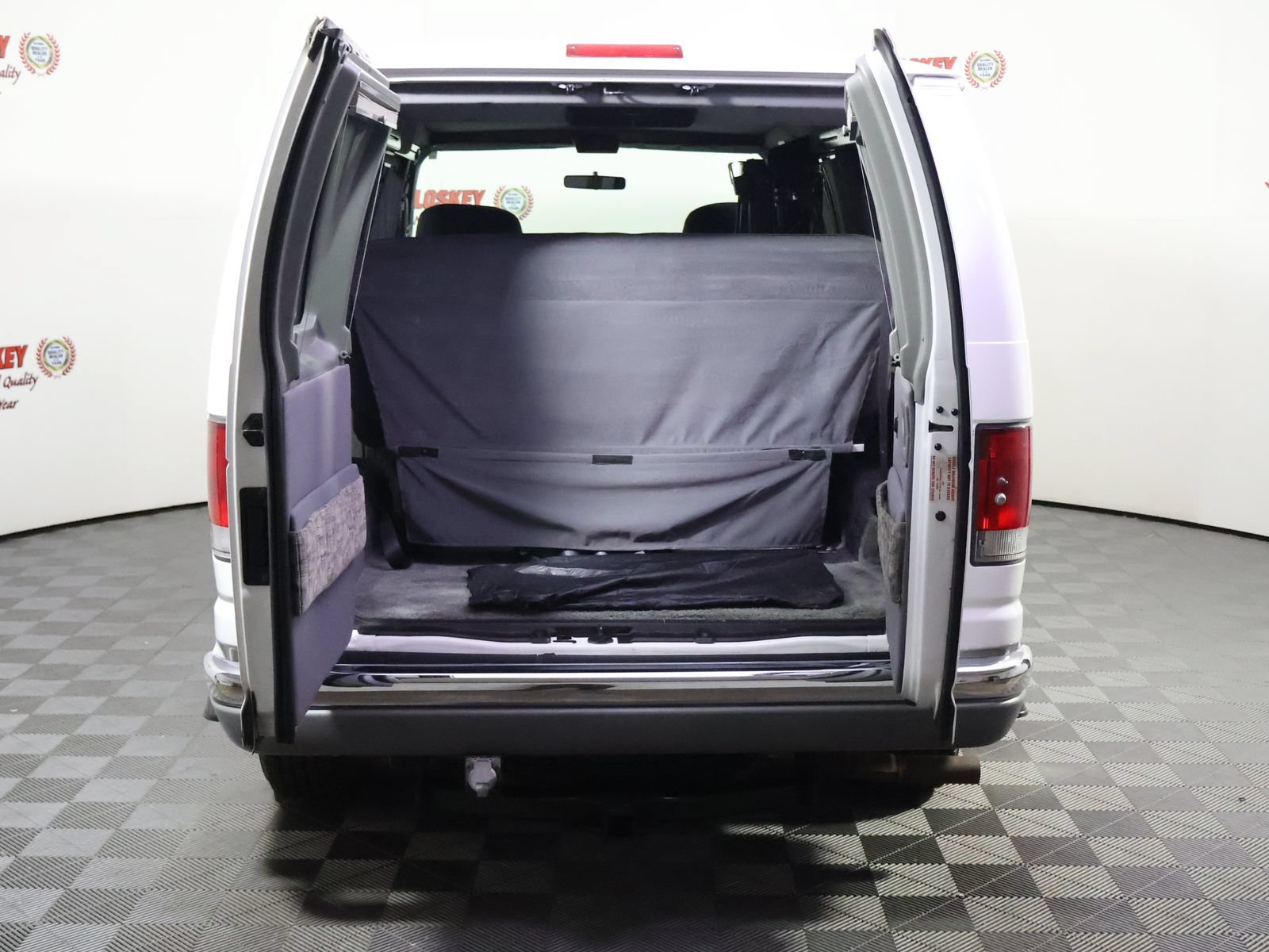 Used 2000 Ford E-150 and Econoline 150 RWD image 8