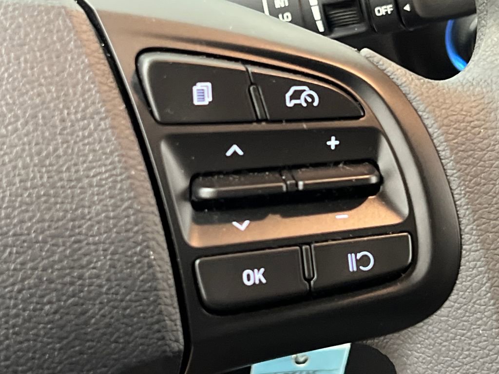 Used 2025 Hyundai Venue SE image 39