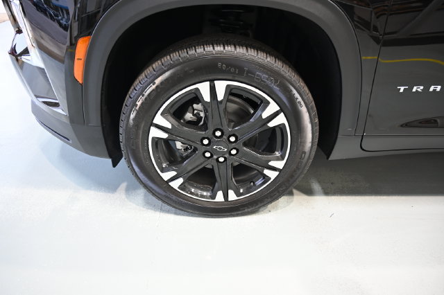 New 2027 Chevrolet Traverse LT w/ LPO, Floor Liner Package FWD image 30