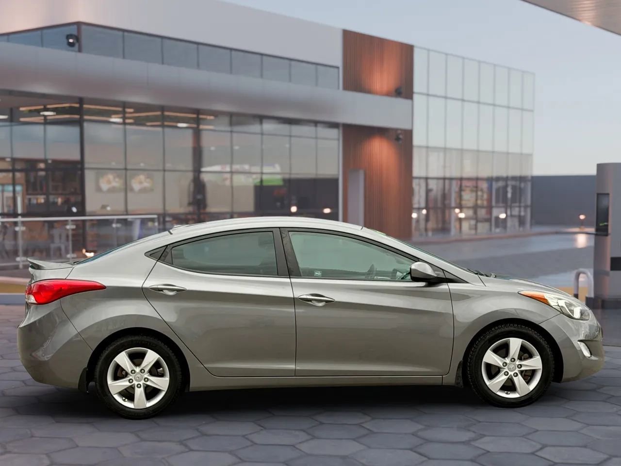 Used 2013 Hyundai Elantra GLS w/ Preferred Pkg image 11