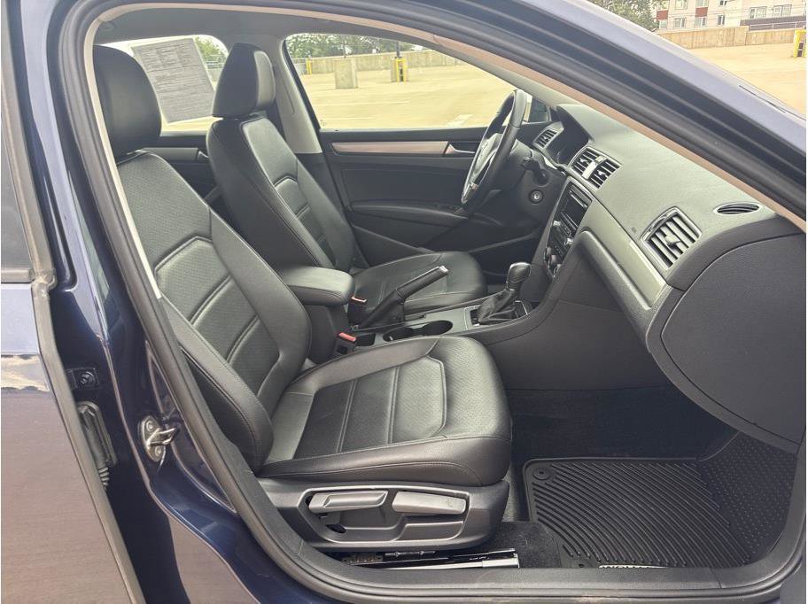 Used 2014 Volkswagen Passat 1.8T Wolfsburg Edition image 14
