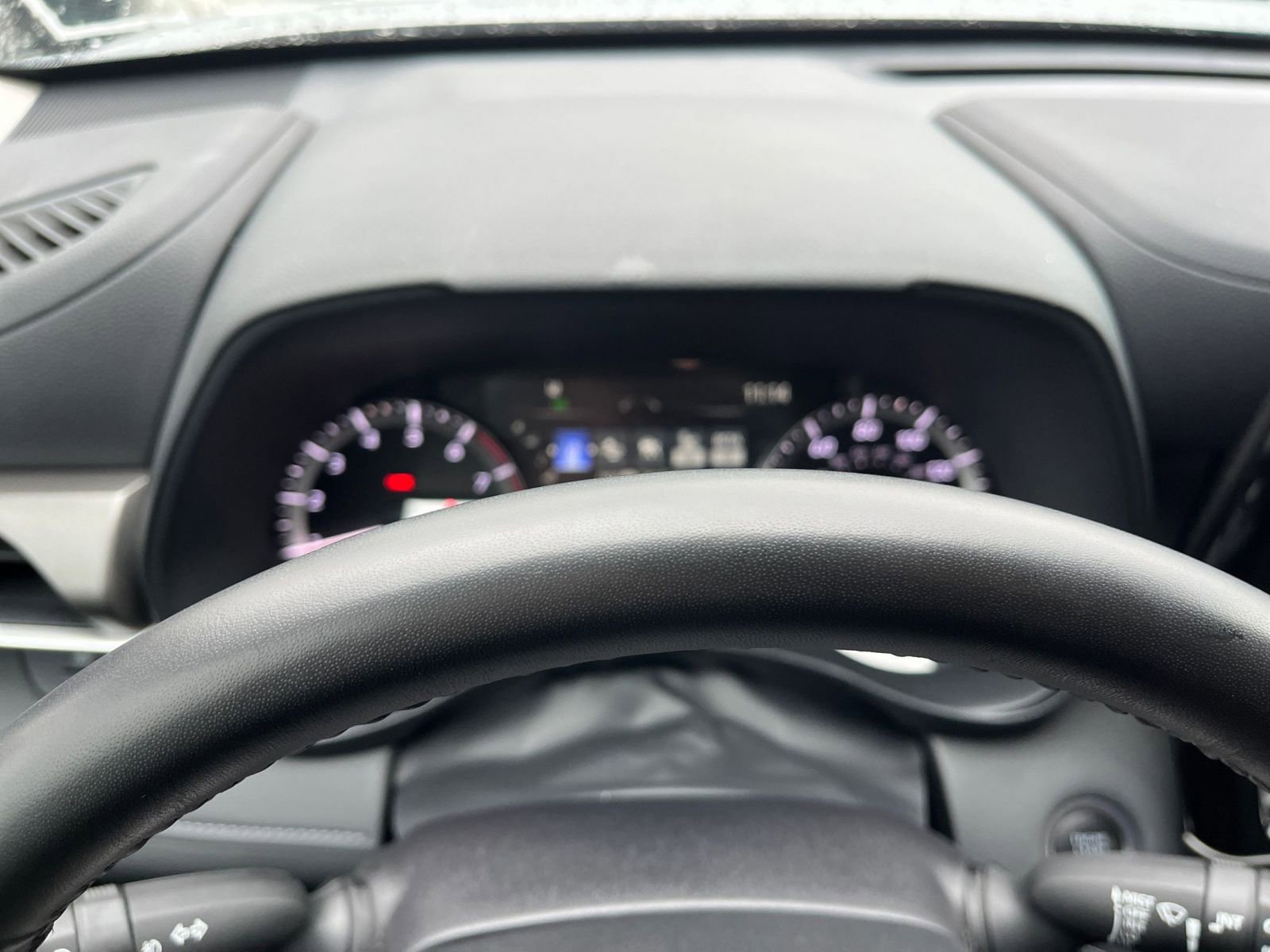 Used 2025 Toyota Highlander LE image 36