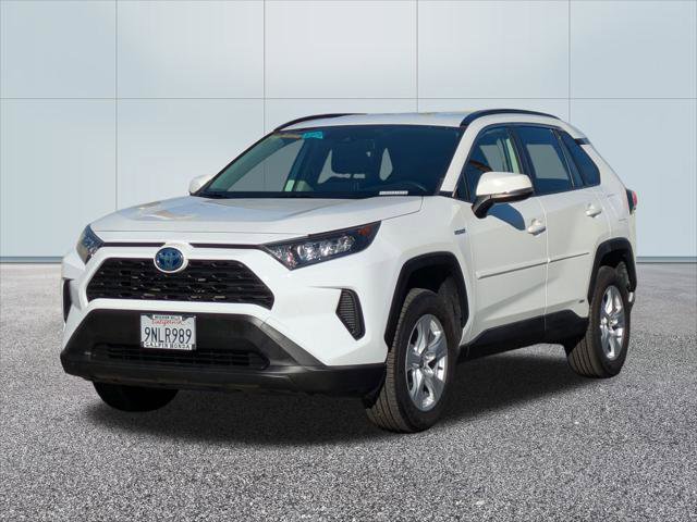 Used 2020 Toyota RAV4 LE image 1