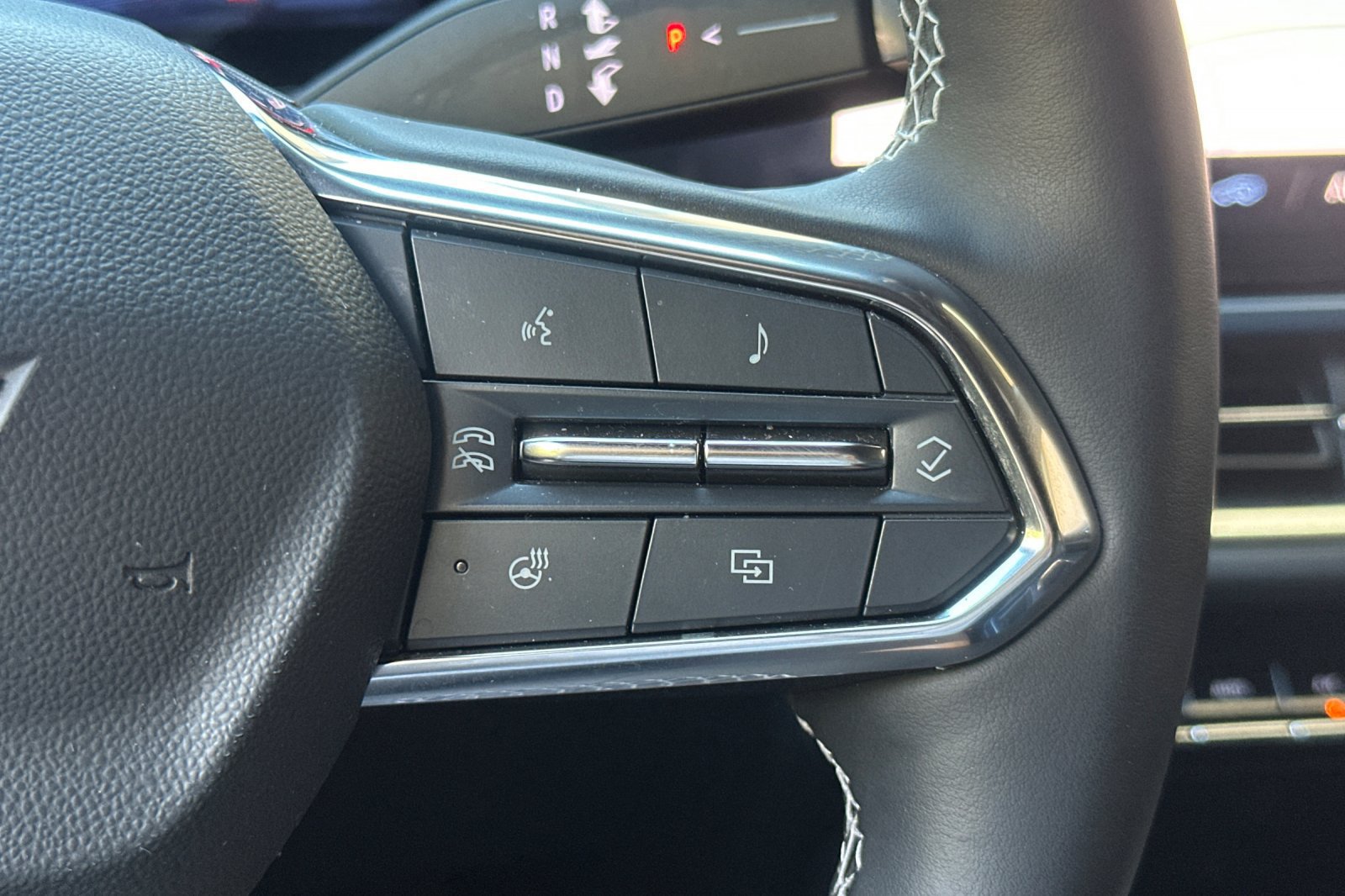 Used 2024 Chevrolet Equinox EV LT FWD image 35