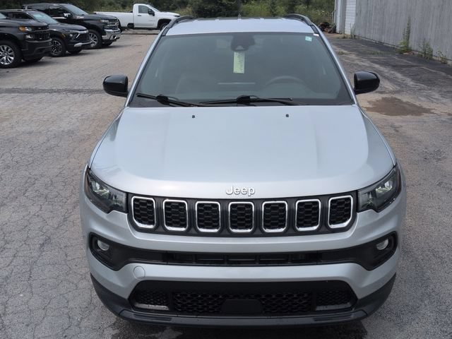 Used 2024 Jeep Compass Latitude AWD/4WD image 22