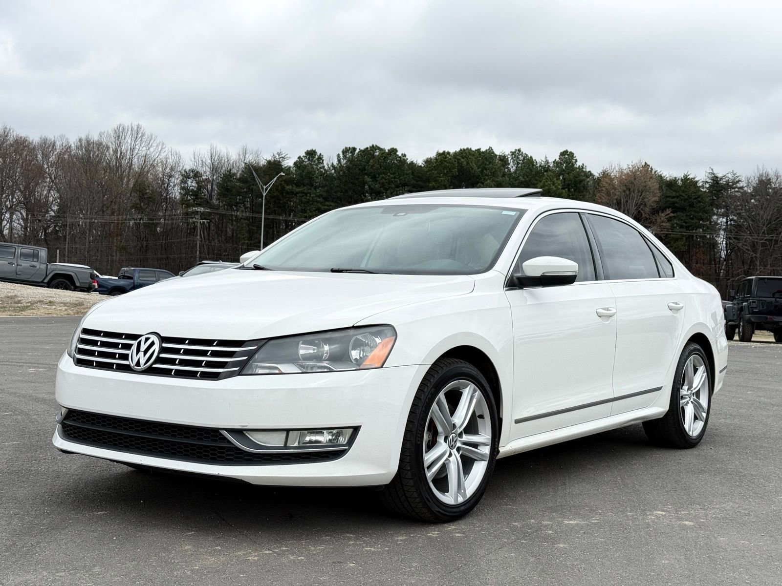Used 2014 Volkswagen Passat 1.8T SEL Premium image 3