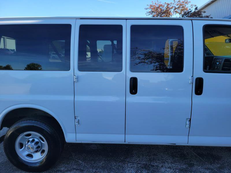 Used 2018 Chevrolet Express 3500 LS RWD image 31