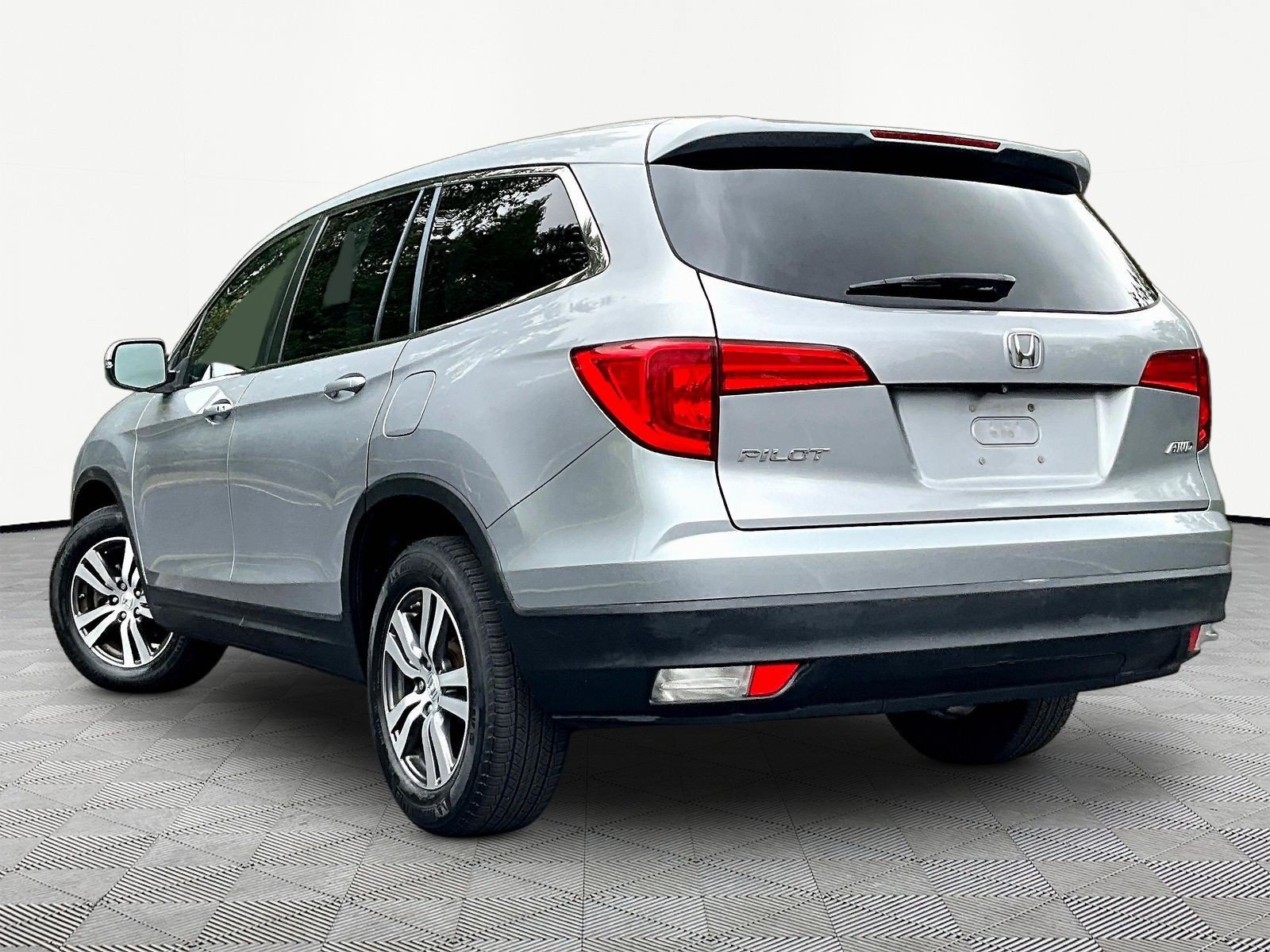 Used 2017 Honda Pilot EX-L image 4