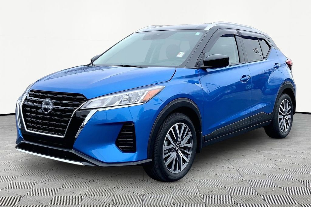 Used 2023 Nissan Kicks SV image 3