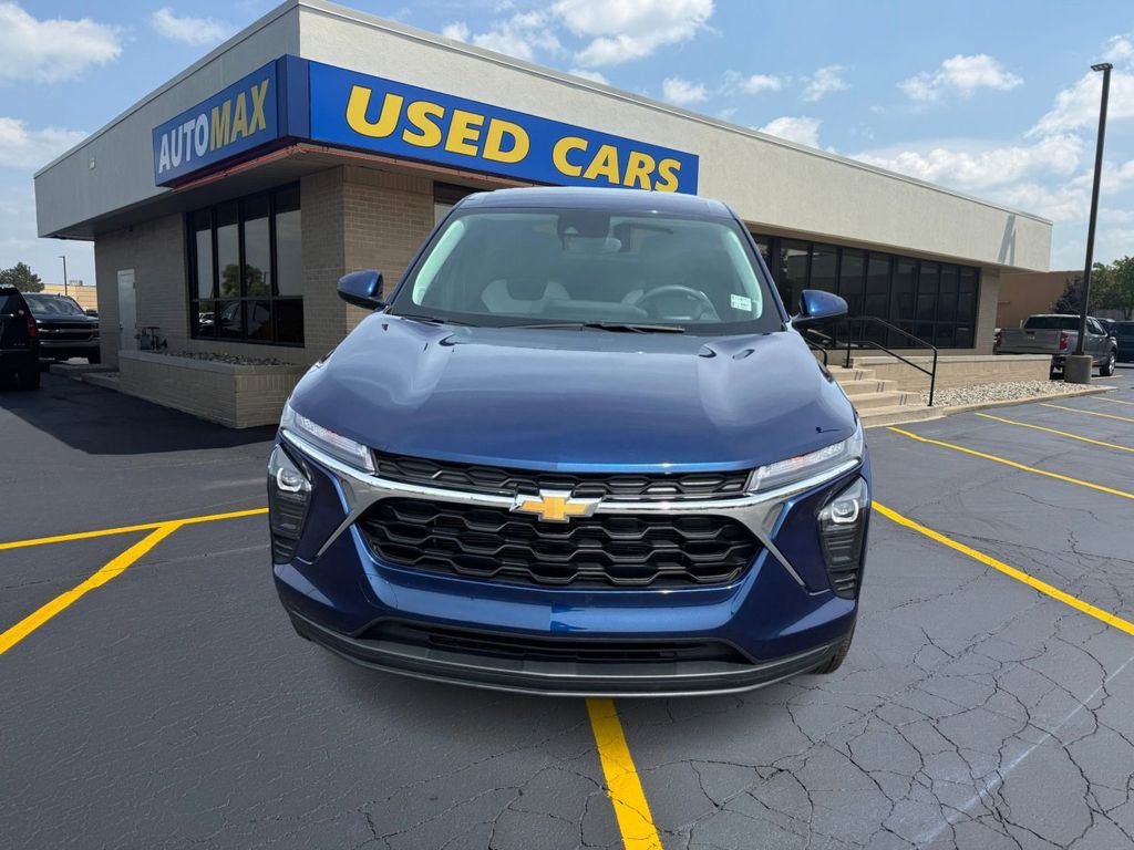 Used 2024 Chevrolet Trax LS w/ LS Convenience Package image 3